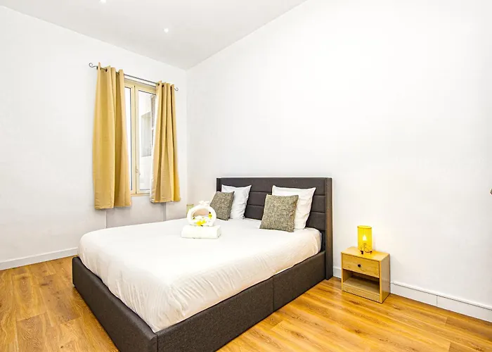 Guyau - 3 Pièces-carré D'or Menton-plage 1 Minute *