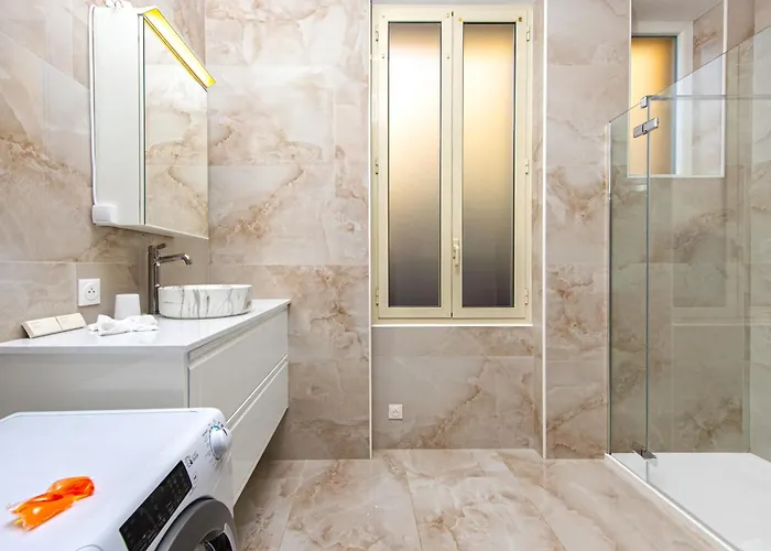 Guyau - 3 Pièces-carré D'or Menton-plage 1 Minute