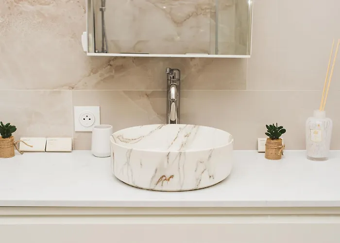 Guyau - Agreable 3 Pieces-carre D'or Menton-plage 1 Minute